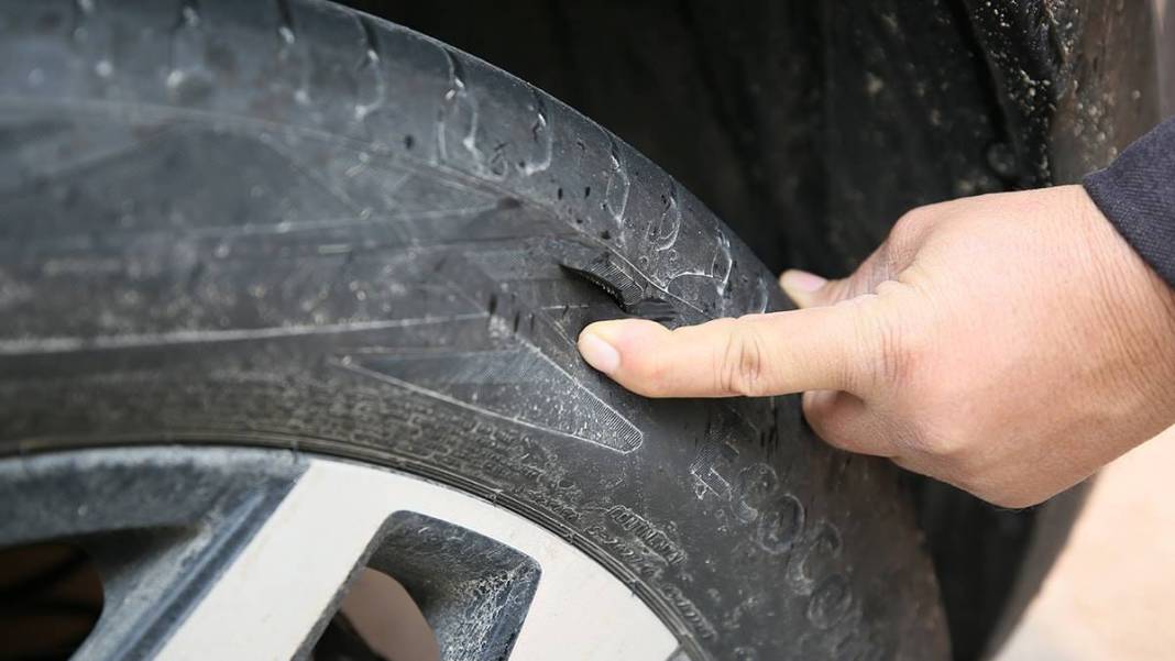 Onlarca aracın lastiğini fütursuzca kesip yoluna devam etti! O ilçede lastikçiler fazla mesai yaptı 9